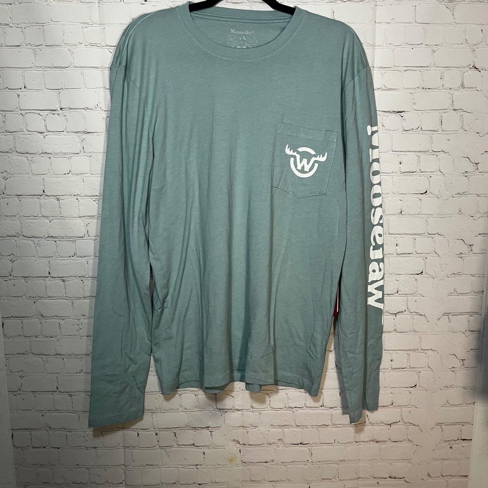 Moosejaw Mens Long Sleeve Pocket T-Shirt Sage Green Graphic Logo Size Medium NEW